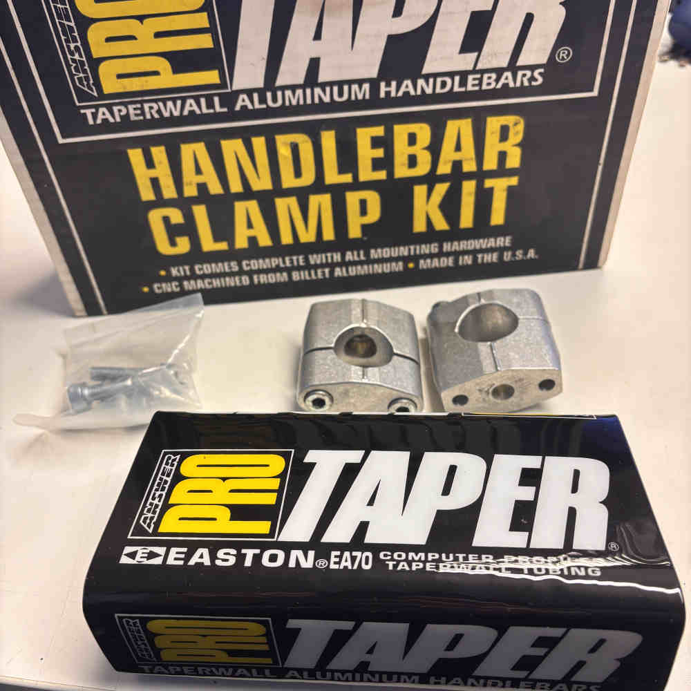 PRO TAPER Handlebar Clamp Kit Lenkerklemmen-Set mit Polster 28mm passend für KTM 2000