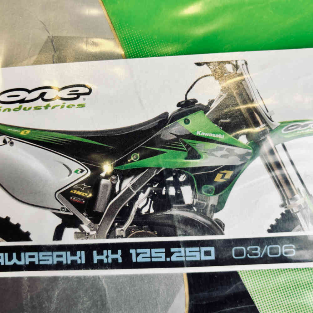 ONE INDUSTRIES Graphic Kit Dekorsatz passend für Kawasaki KX 125/250 03-06
