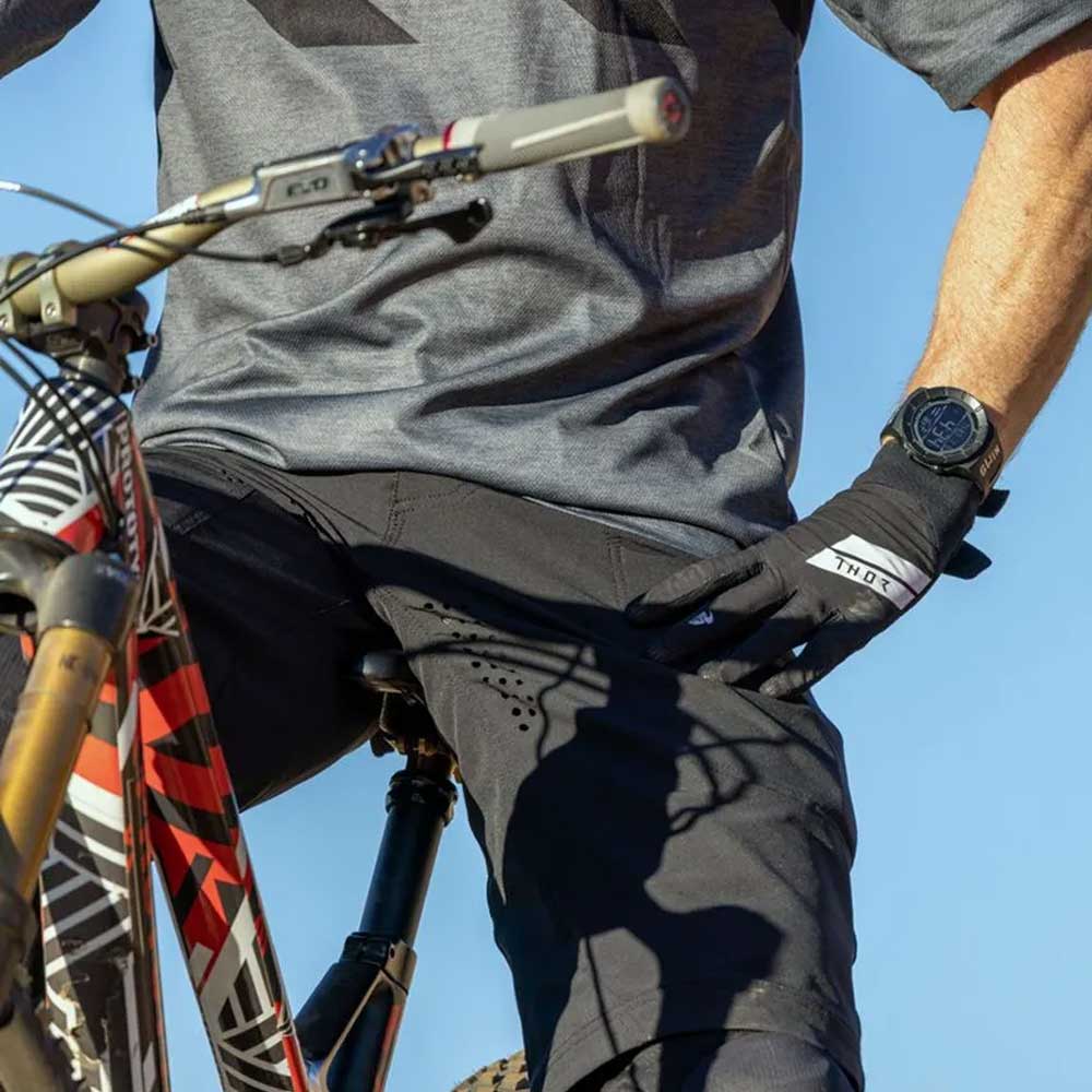 THOR Assist Shorts kurze MTB Hose schwarz
