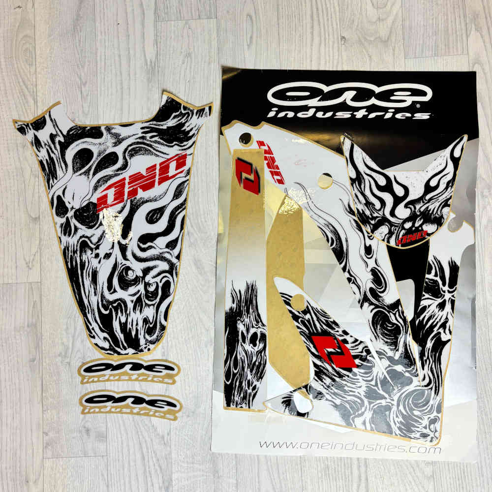 ONE INDUSTRIES Tattoo Slayer Dekorsatz passend für Honda CRF 450 05-07 weiss