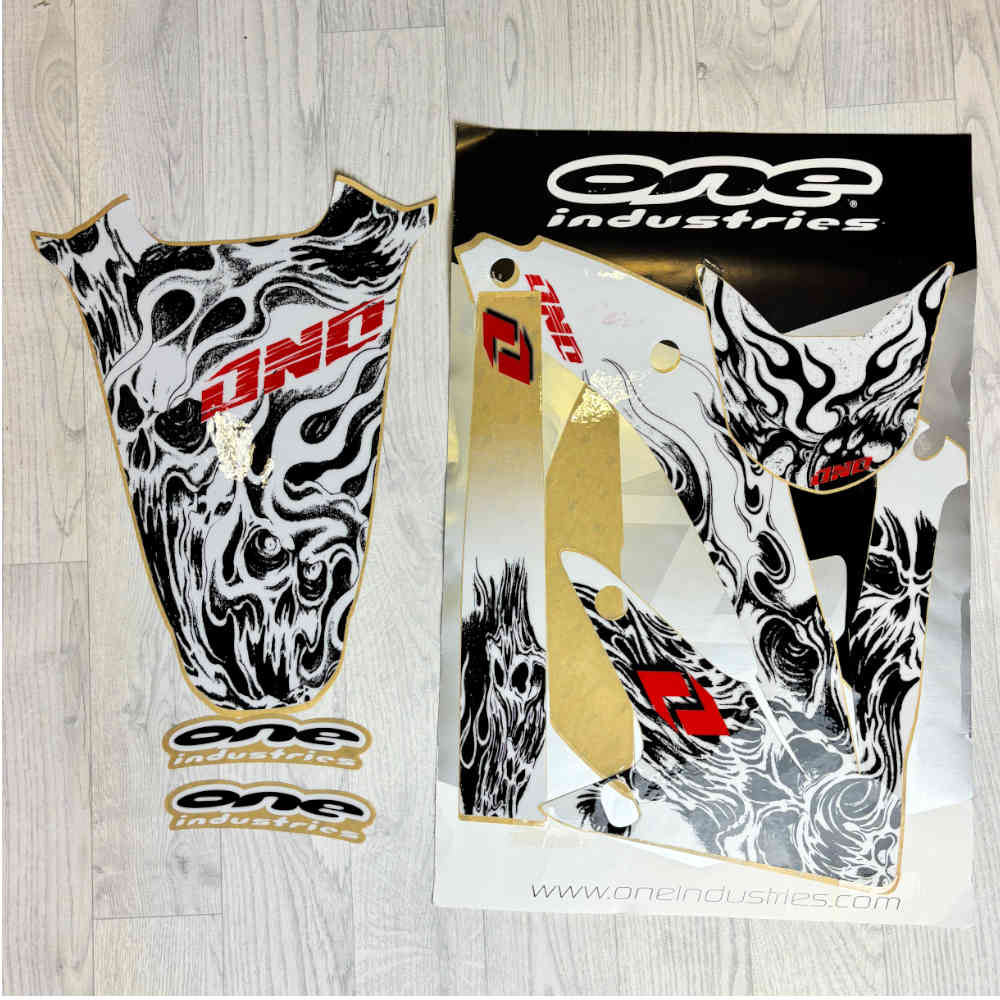 ONE INDUSTRIES Tattoo Slayer Dekorsatz passend für Honda CRF 450 05-07 weiss