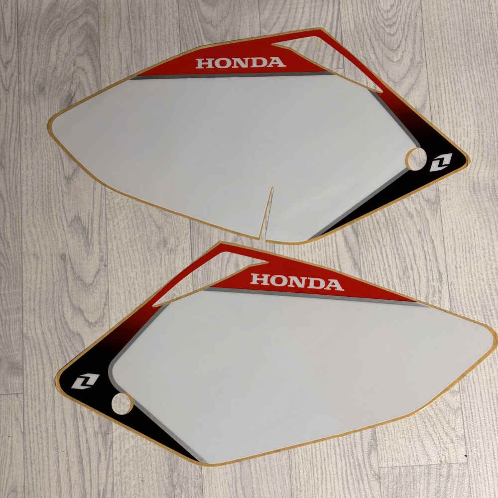 ONE INDUSTRIES Seitenteile Dekor Aufkleber passend für Honda CRF 250 04-05 weiss